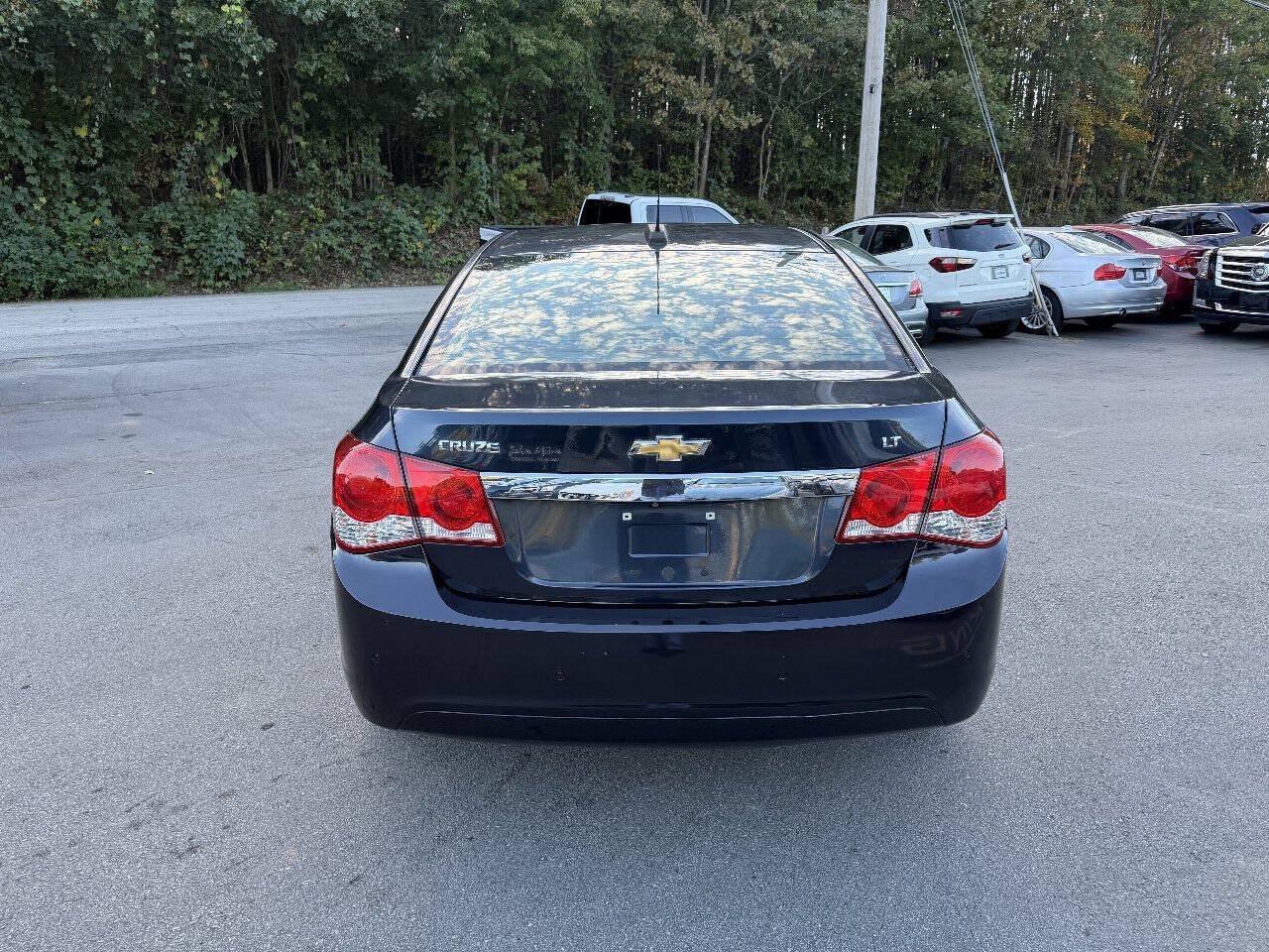 Used 2016 Chevrolet Cruze LT w/ Technology Package FWD image 6