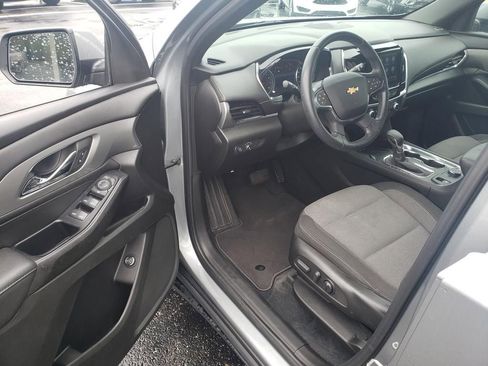 Used 2023 Chevrolet Traverse LT image 14