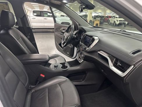 Used 2022 GMC Terrain SLT w/ Infotainment Package II image 28
