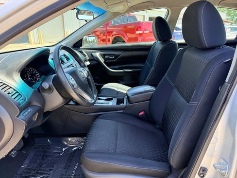 Used 2017 Nissan Altima 2.5 SV image 2