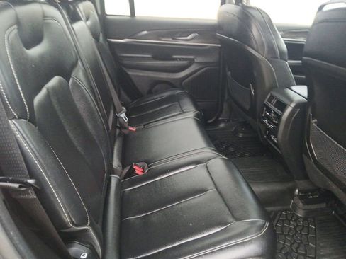 Used 2023 Jeep Grand Cherokee Limited w/ Trailer Tow Prep Group (B) image 17