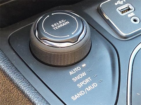 Used 2022 Jeep Cherokee Latitude Lux image 24