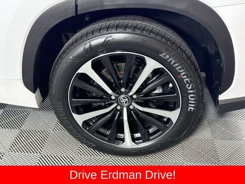 Used 2022 Toyota Highlander XSE FWD image 4