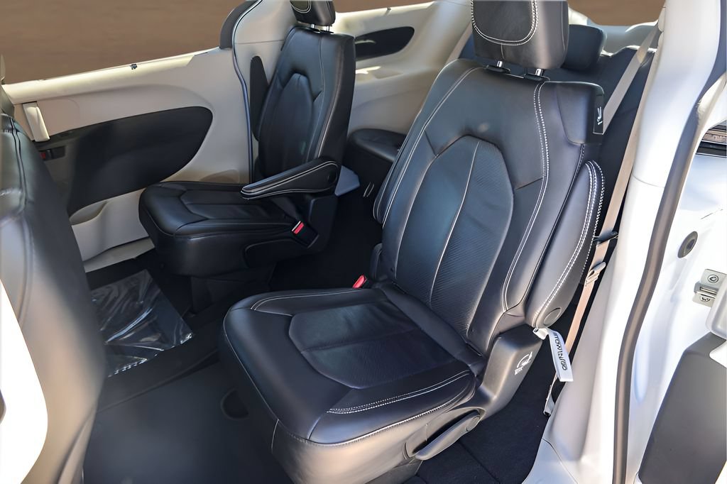 Used 2022 Chrysler Pacifica Touring-L AWD/4WD image 28