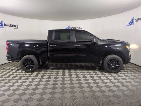 Used 2022 Chevrolet Silverado 1500 Custom Trail Boss w/ Midnight Edition AWD/4WD image 9