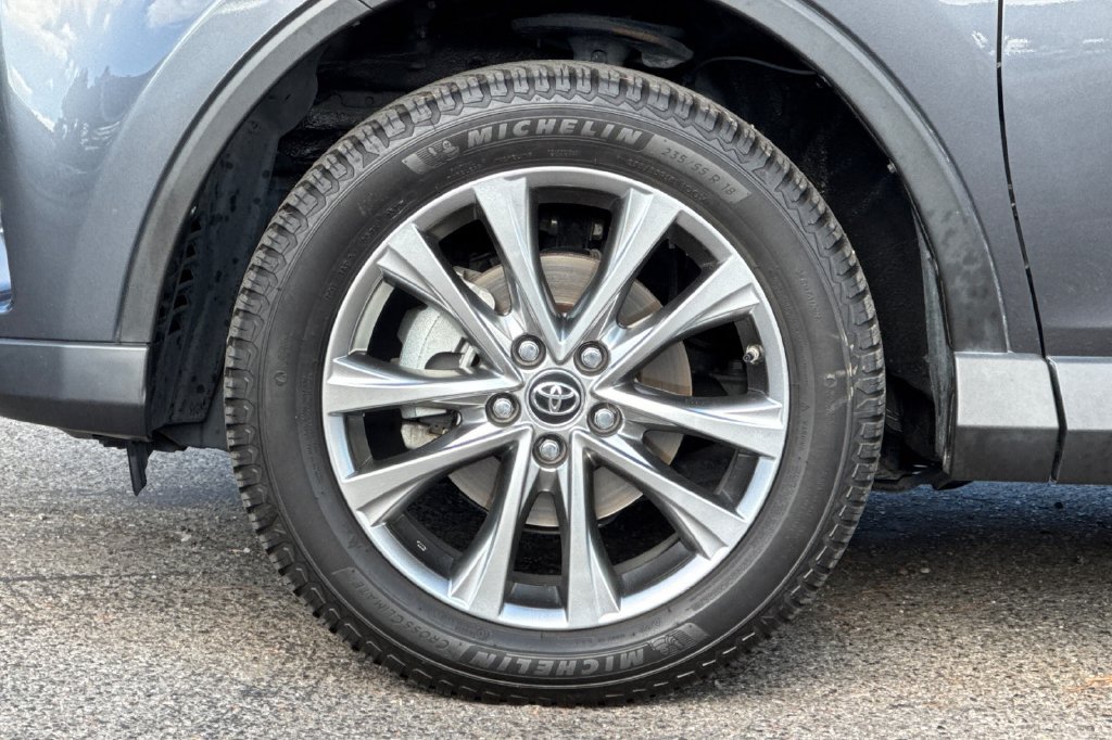 Used 2018 Toyota RAV4 Limited w/ Advanced Technology Package AWD/4WD image 26