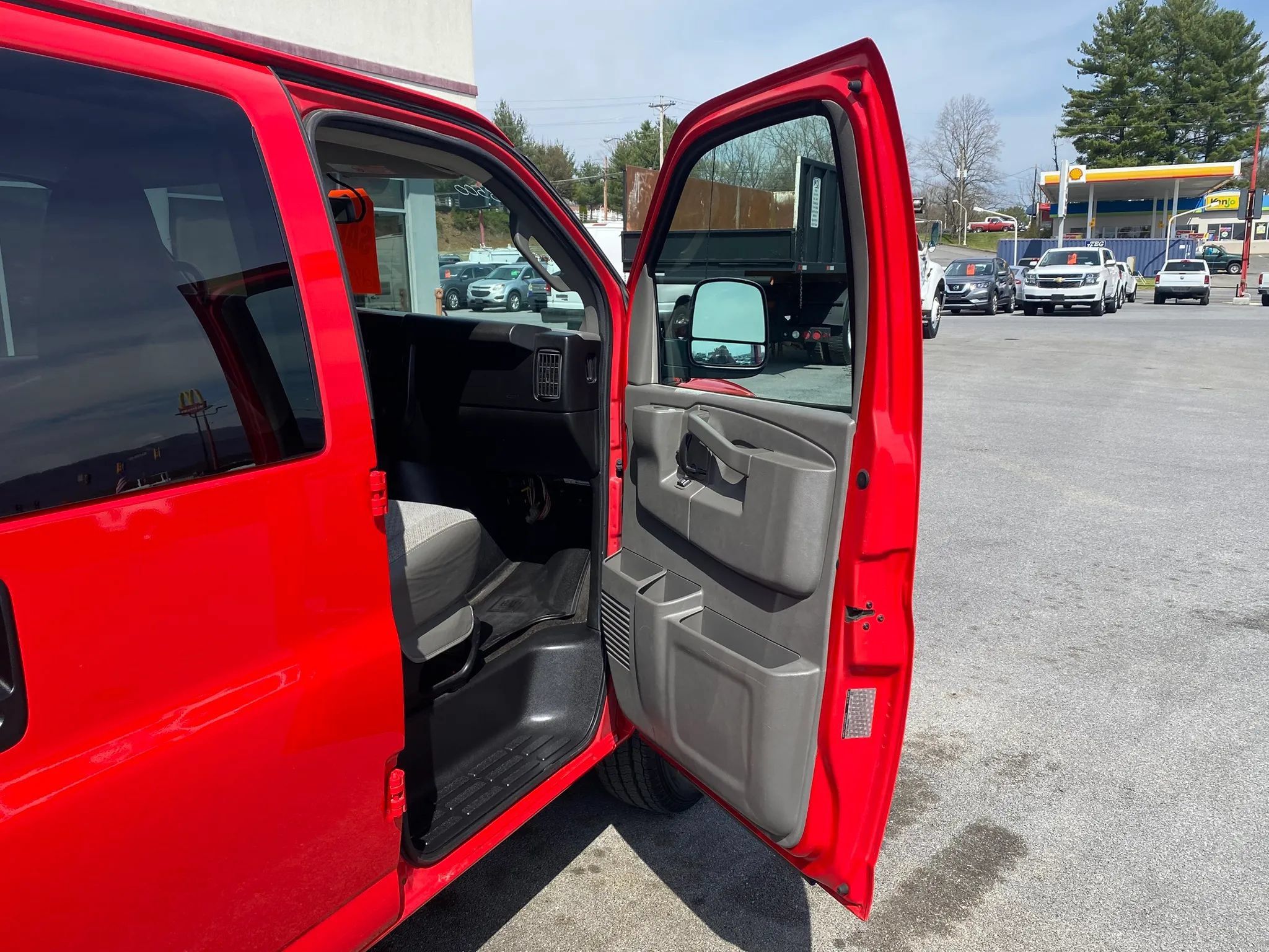 Used 2017 Chevrolet Express 3500 LT w/ LT Preferred Equipment Group RWD image 18