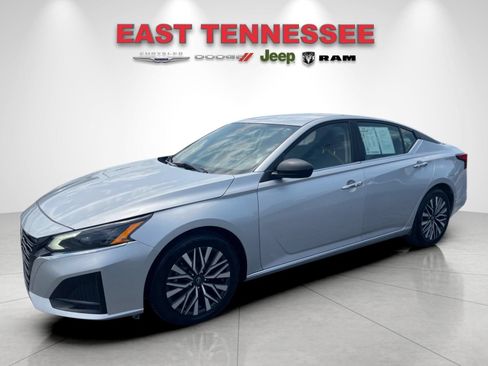 Used 2024 Nissan Altima 2.5 SV FWD image 7