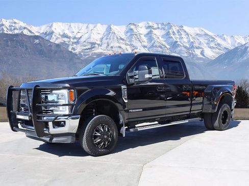 Used 2017 Ford F350 Lariat w/ Lariat Ultimate Package image 2