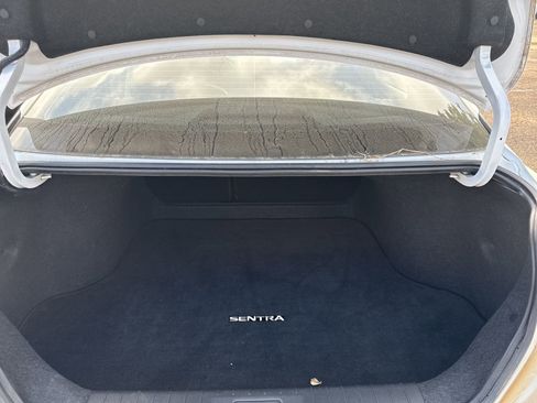 Used 2023 Nissan Sentra SR w/ SR Premium Package image 9