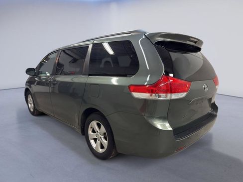 Used 2014 Toyota Sienna LE image 4