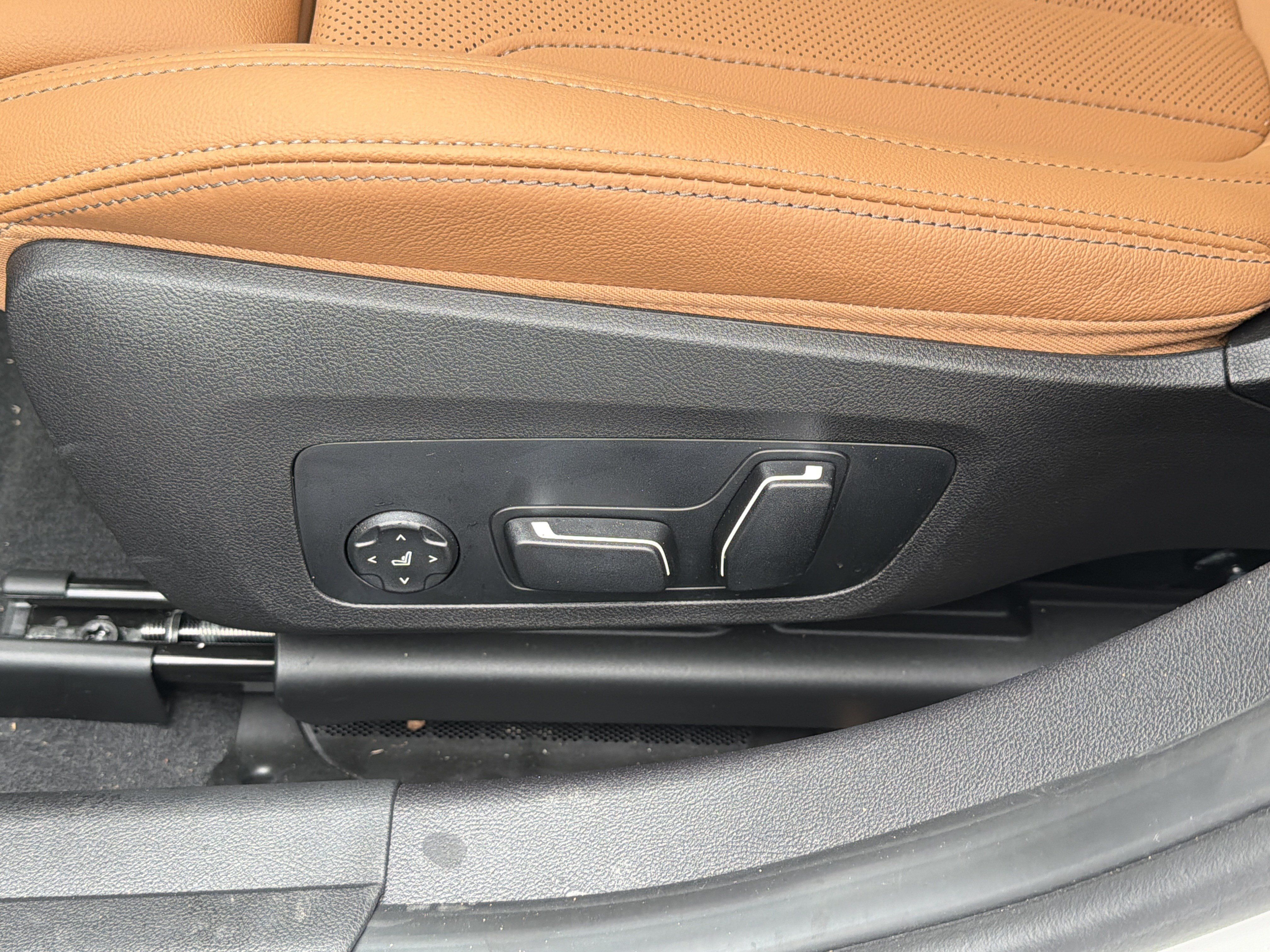 Certified 2026 BMW 330i Sedan w/ Premium Package RWD image 20