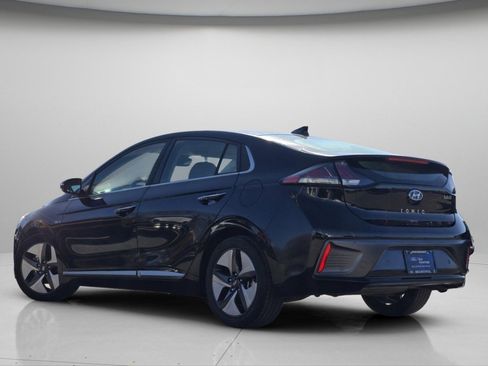 Used 2020 Hyundai Ioniq Limited image 18