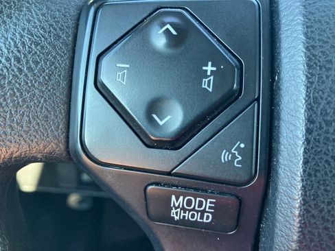 Used 2019 Toyota Tacoma SR image 18