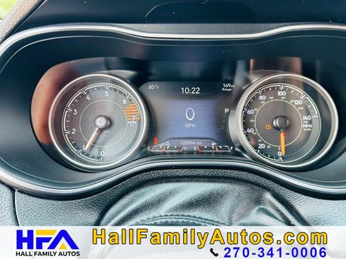 Used 2019 Jeep Cherokee Limited FWD image 23