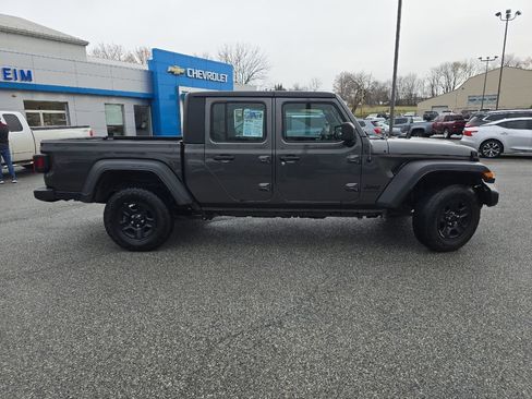 Used 2023 Jeep Gladiator Sport image 9