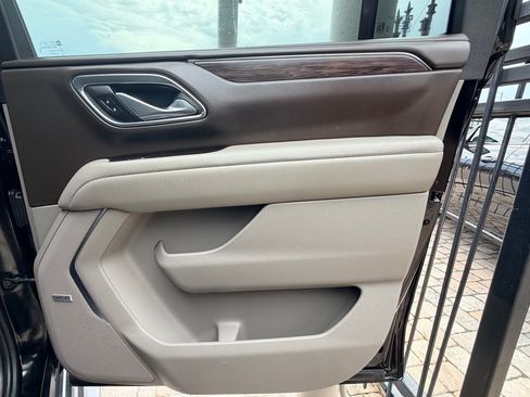 Used 2023 Chevrolet Suburban LT RWD image 28