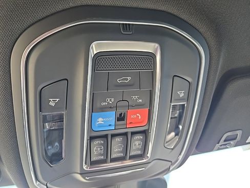 Used 2025 Jeep Grand Cherokee L Limited w/ Luxury Tech Group II image 74