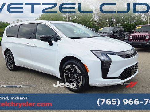 New 2027 Chrysler Pacifica Limited AWD/4WD image 1