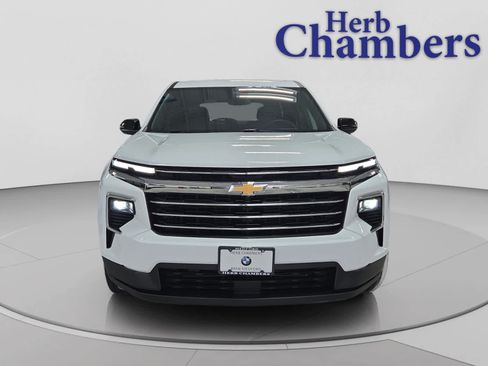 Used 2025 Chevrolet Traverse LT AWD/4WD image 2