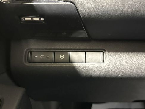 Used 2024 Nissan Pathfinder SV image 18