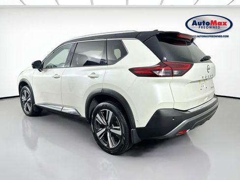 Used 2023 Nissan Rogue SL w/ SL Premium Package image 6