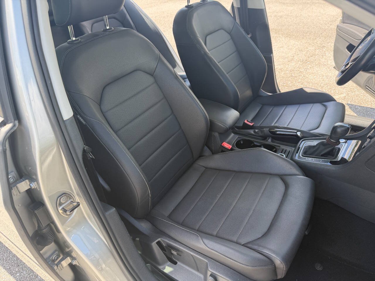 Used 2015 Volkswagen Golf TDI S FWD image 29