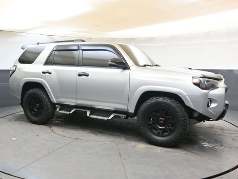 Used 2021 Toyota 4Runner Venture w/ Moonroof Package image 7