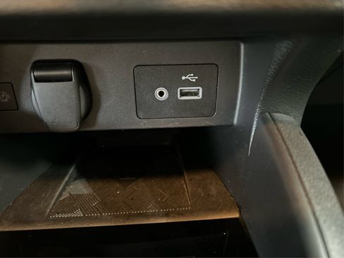 Used 2024 Nissan Versa SV FWD image 33