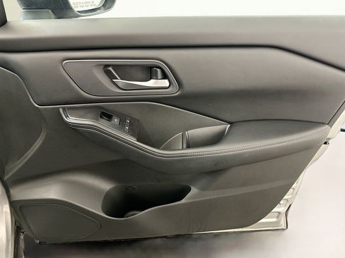 Used 2025 Nissan Rogue SV AWD/4WD image 33