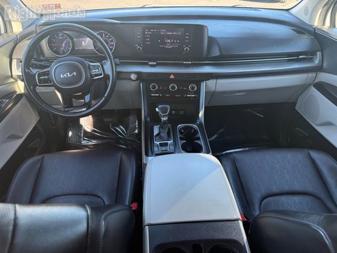 Used 2024 Kia Carnival LX image 27