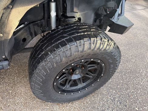 Used 2014 Jeep Wrangler Unlimited Rubicon image 17