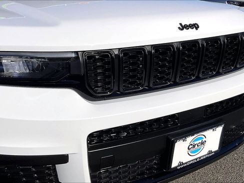 Certified 2023 Jeep Grand Cherokee L Laredo image 27