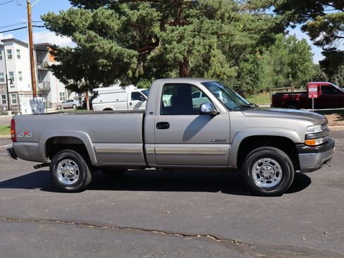 Used 1999 Chevrolet Silverado 2500 LS w/ Firm Ride Suspension Pkg AWD/4WD image 2
