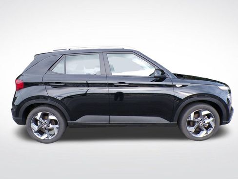 Used 2025 Hyundai Venue SEL FWD image 6