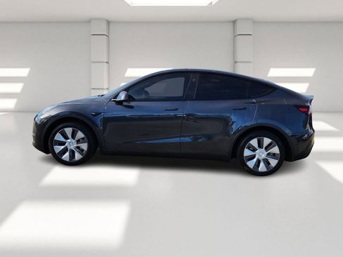 Used 2024 Tesla Model Y Long Range image 2
