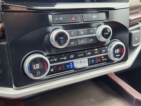 Used 2024 Ford Expedition Limited image 23