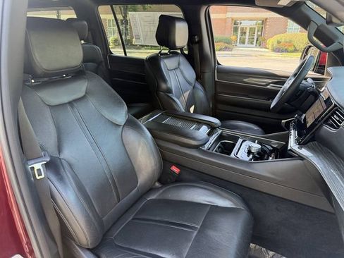 Used 2022 Jeep Wagoneer Series III AWD/4WD image 34