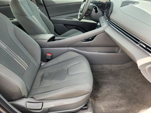 Used 2025 Hyundai Elantra SEL image 13
