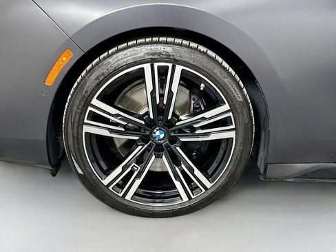Used 2023 BMW 760i xDrive AWD/4WD image 32