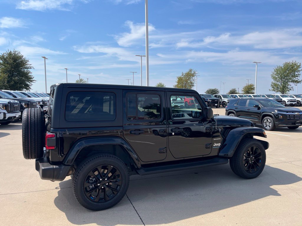 Used 2023 Jeep Wrangler Unlimited Sahara AWD/4WD image 4