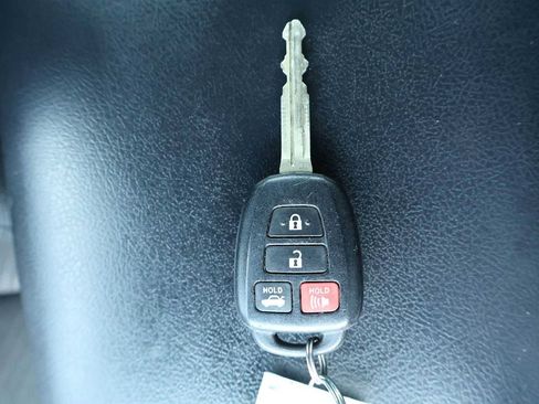 Used 2016 Toyota Camry LE FWD image 20