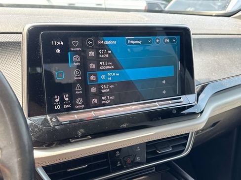 Used 2024 Volkswagen Atlas Cross Sport SEL Premium R-Line AWD/4WD image 20