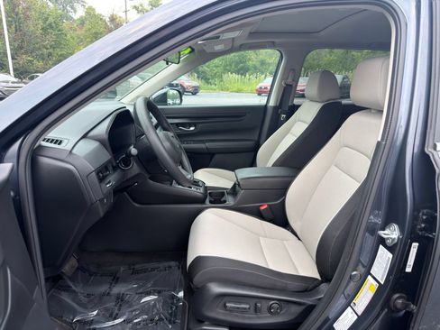 Used 2025 Honda CR-V EX image 9