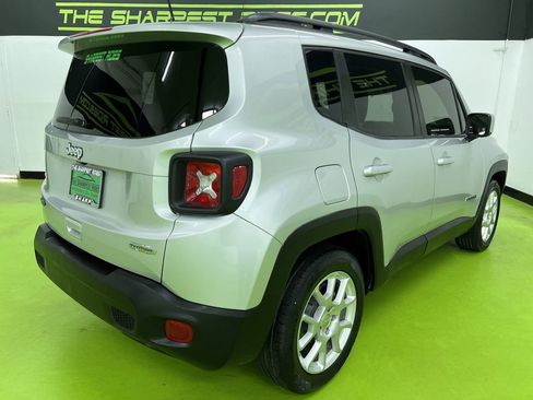 Used 2019 Jeep Renegade Latitude FWD image 10