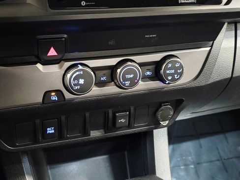 Used 2022 Toyota Tacoma SR image 14