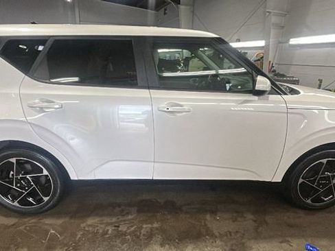 Used 2023 Kia Soul EX image 6