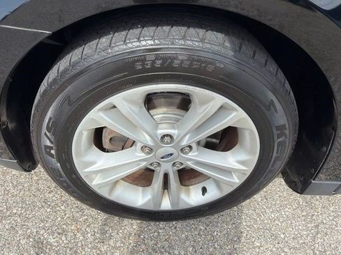Used 2018 Ford Taurus SE FWD image 10