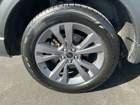 Used 2022 Ford Explorer XLT w/ Equipment Group 202A AWD/4WD image 9