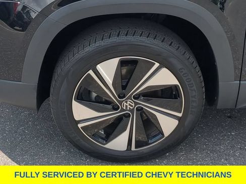 Used 2025 Volkswagen Taos SE AWD/4WD image 18